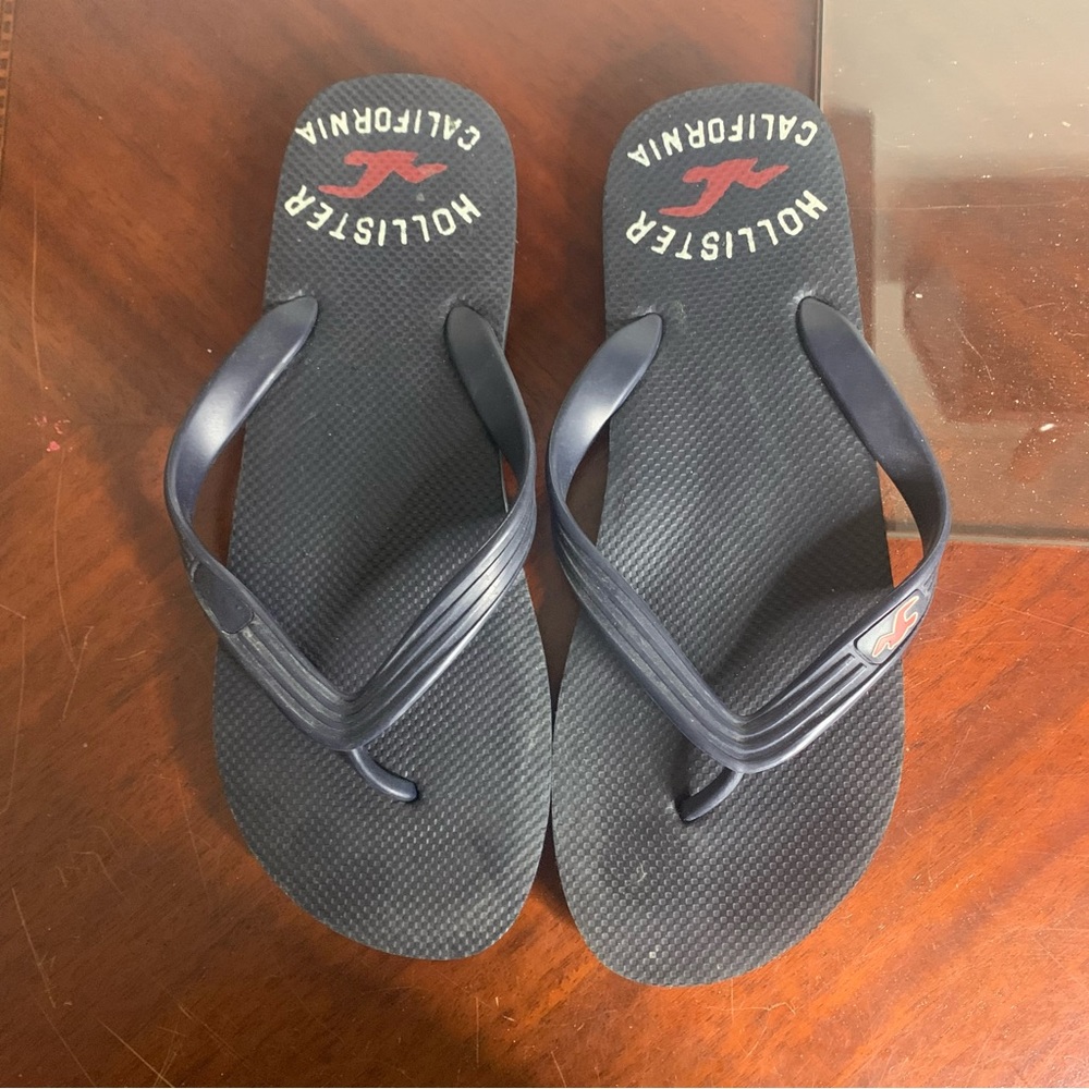 Men’s Hollister Logo Flip Flops